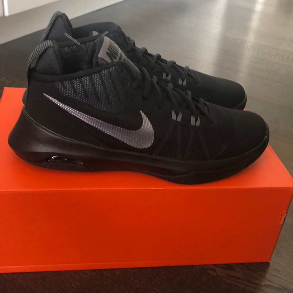 Nike men’s air versitile nbk shoes black New